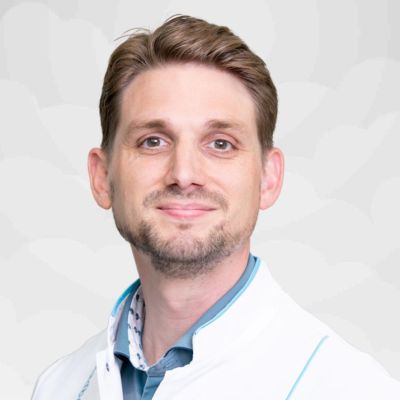 Dr. Bram van den Borst